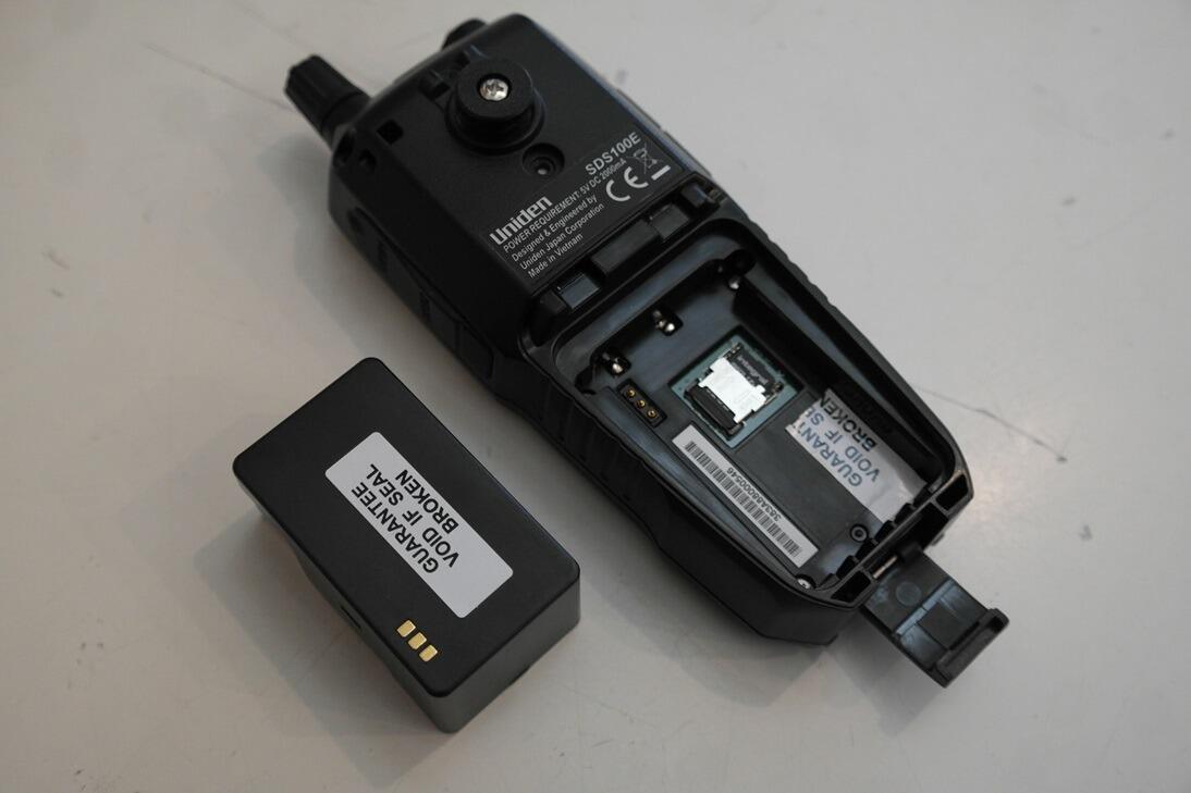 Scanner Portatile Uniden SDS-100E - Ricevitore Frequenze 25-1300 MHz Per Radio AM, FM, Digitale E Altro - Foto 2