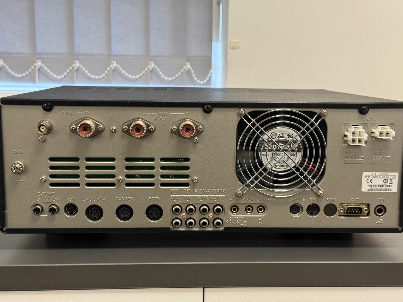 Second Hand Yaesu FT-2000D 200W HF Base Transceiver