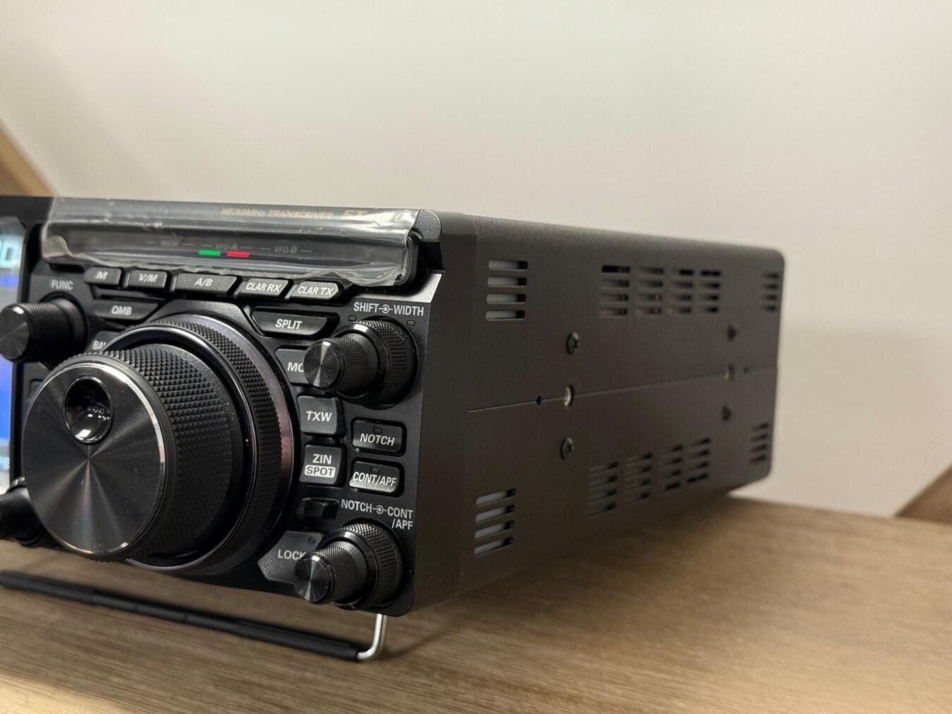Second Hand Yaesu FTDX-10 HF/50 MHz Hybrid SDR Transceiver