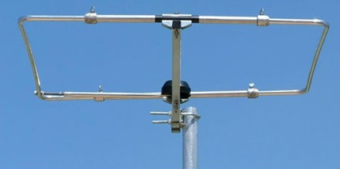 "Halo‑4 4m halo folded dipole antenna – compact 70MHz horizontal polarised loop for mobile or fixed installation"