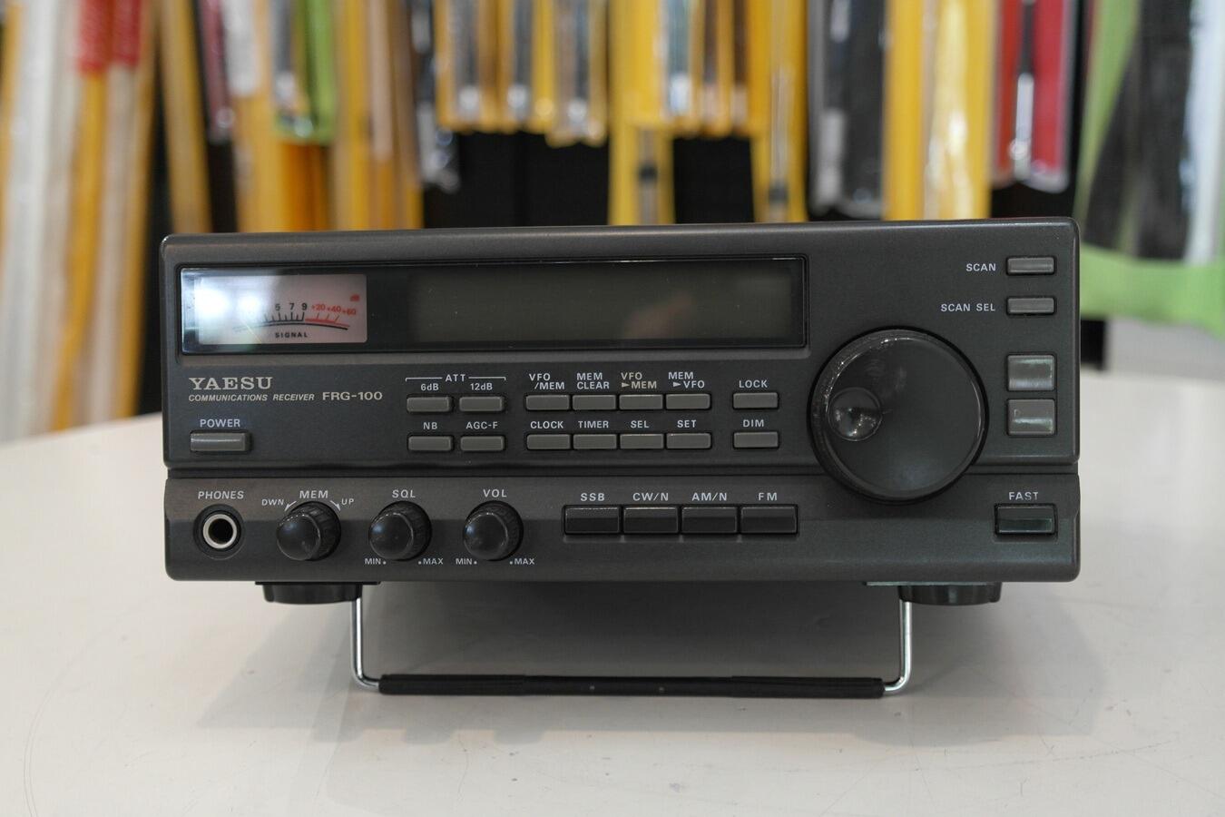 Yaesu FRG-100 HF receiver powered on display