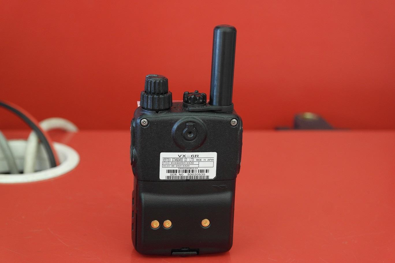 Second Hand Yaesu VX6R 2m/70cm FM Handheld Transceiver - Radioworld