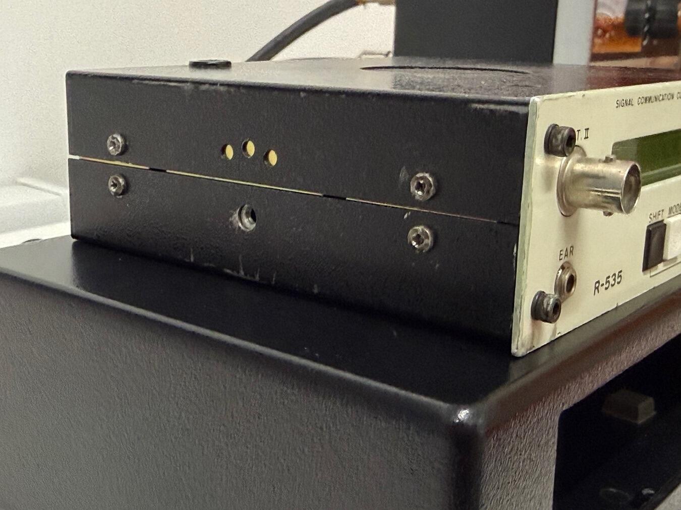 Second Hand Signal R535 Air Band Receiver – Classic Aviation Monitor