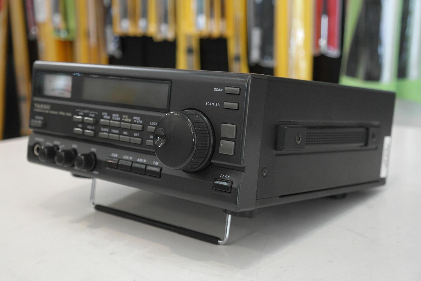 Yaesu FRG-100 tuning knob and front controls detail