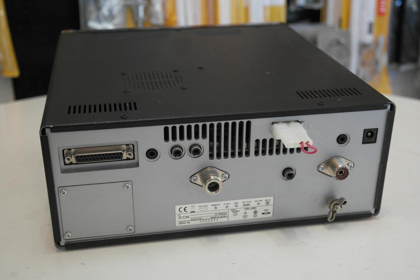 Icom IC-R8500 wideband desktop monitoring receiver powered on