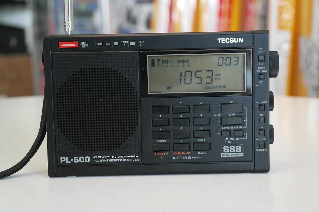 Second Hand Tecsun PL-600 Digital FM Shortwave Radio - RW