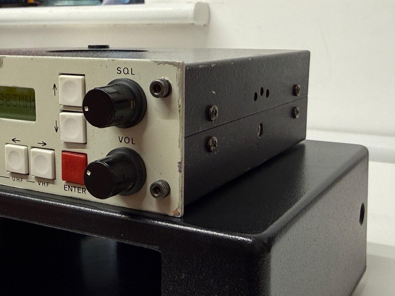 Second Hand Signal R535 Air Band Receiver – Classic Aviation Monitor