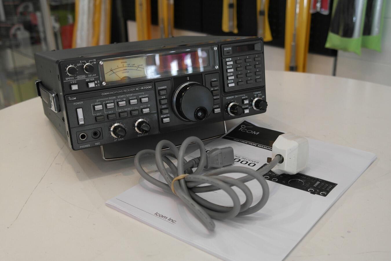 Second Hand Icom IC-R7000 VHF/UHF Communications Receiver