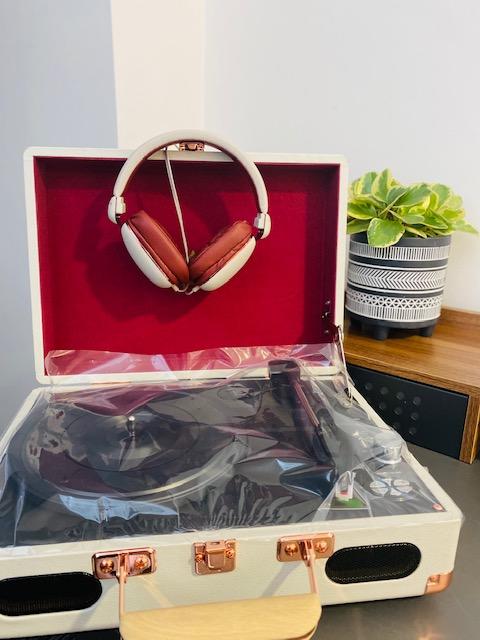 ELYXR REVOLUTION VINYL AND ELYXR FUSION HEADPHONE BUNDLE - GREY & BURGUNDY s1