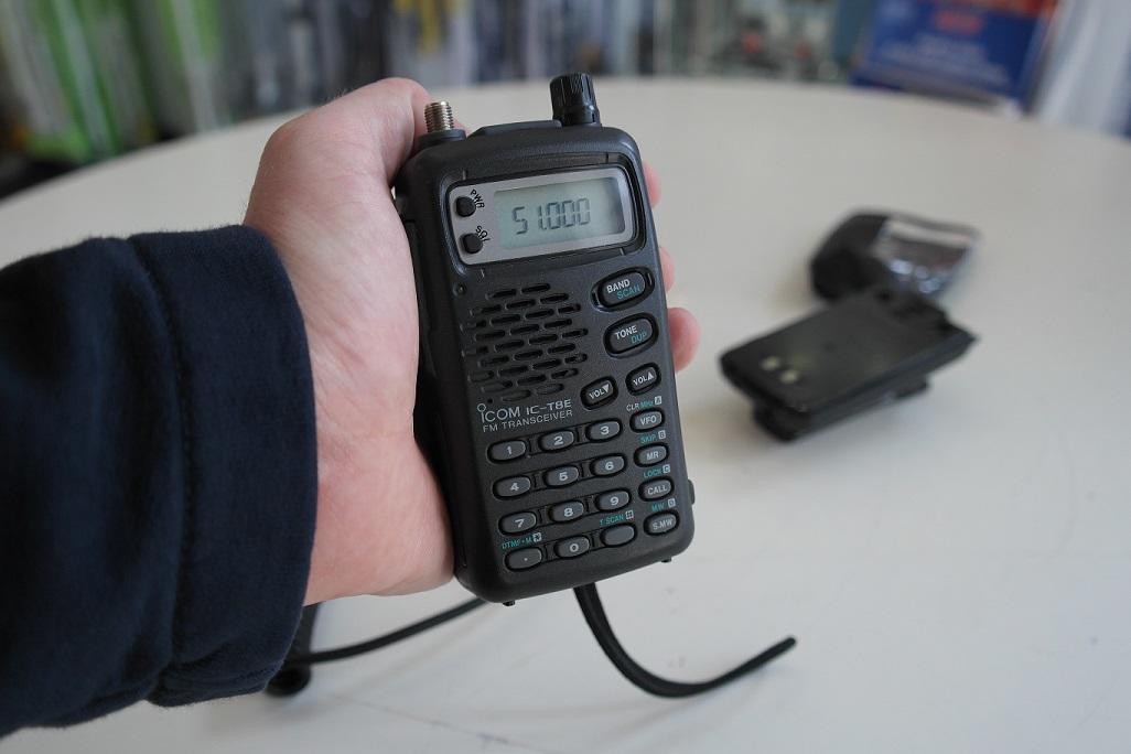 Second Hand Icom Ic T E Tri Band Handheld Transceiver Rwuk