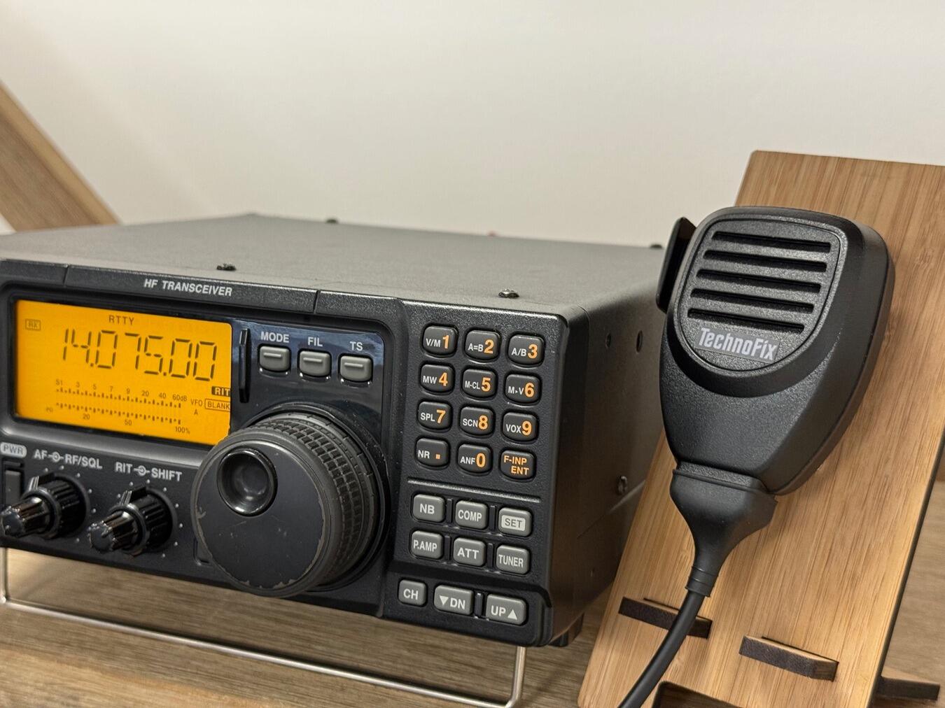 Second Hand Icom IC-718 HF Transceiver | HF Amateur Radio | Radioworld UK