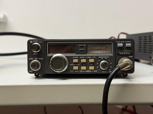 Yaesu FT‑230R 2M FM transceiver – output present