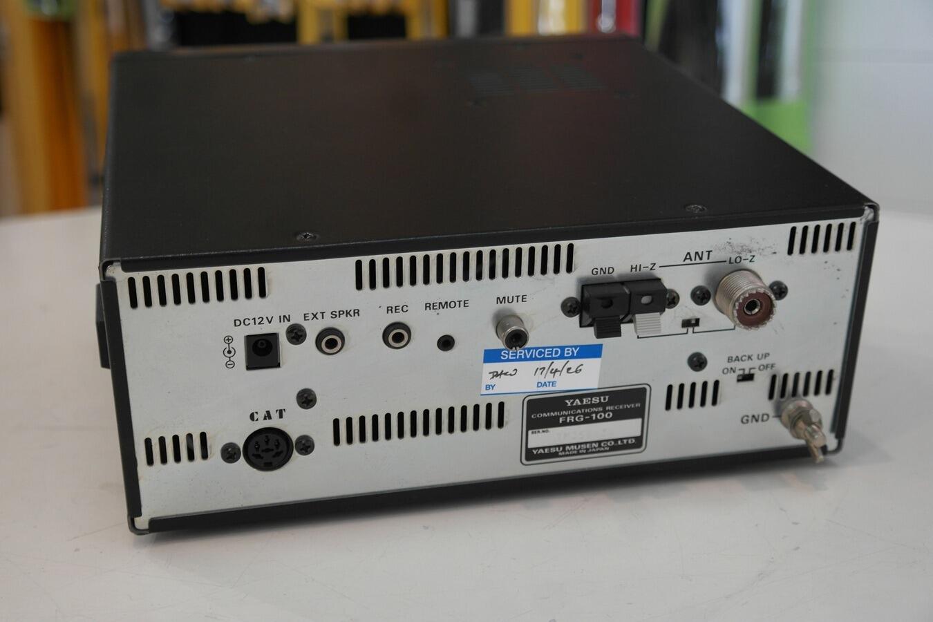 Yaesu FRG-100 rear antenna and connection ports