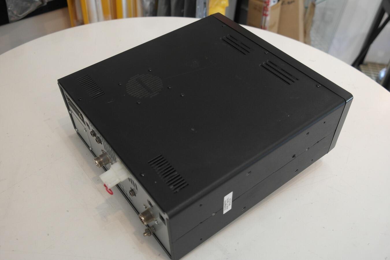 Icom IC-R8500 front panel keypad and tuning controls detail