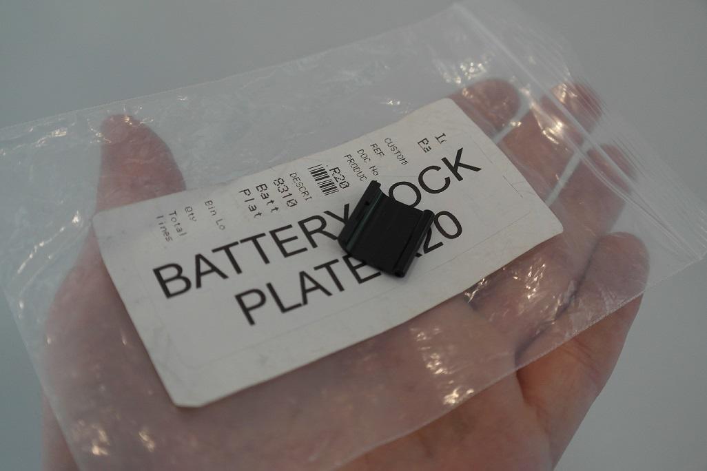 Icom IC-R20 Battery Lock Plate 1