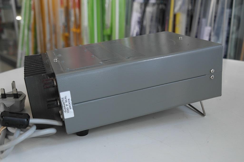 Second Hand Second Hand Yaesu FP-12 Linear Power Supply With Speaker 6