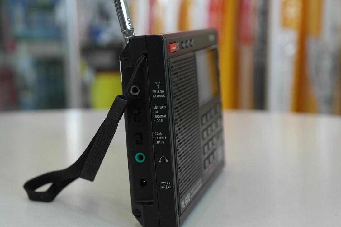 Second Hand Tecsun PL-600 Digital FM Shortwave Radio - RW