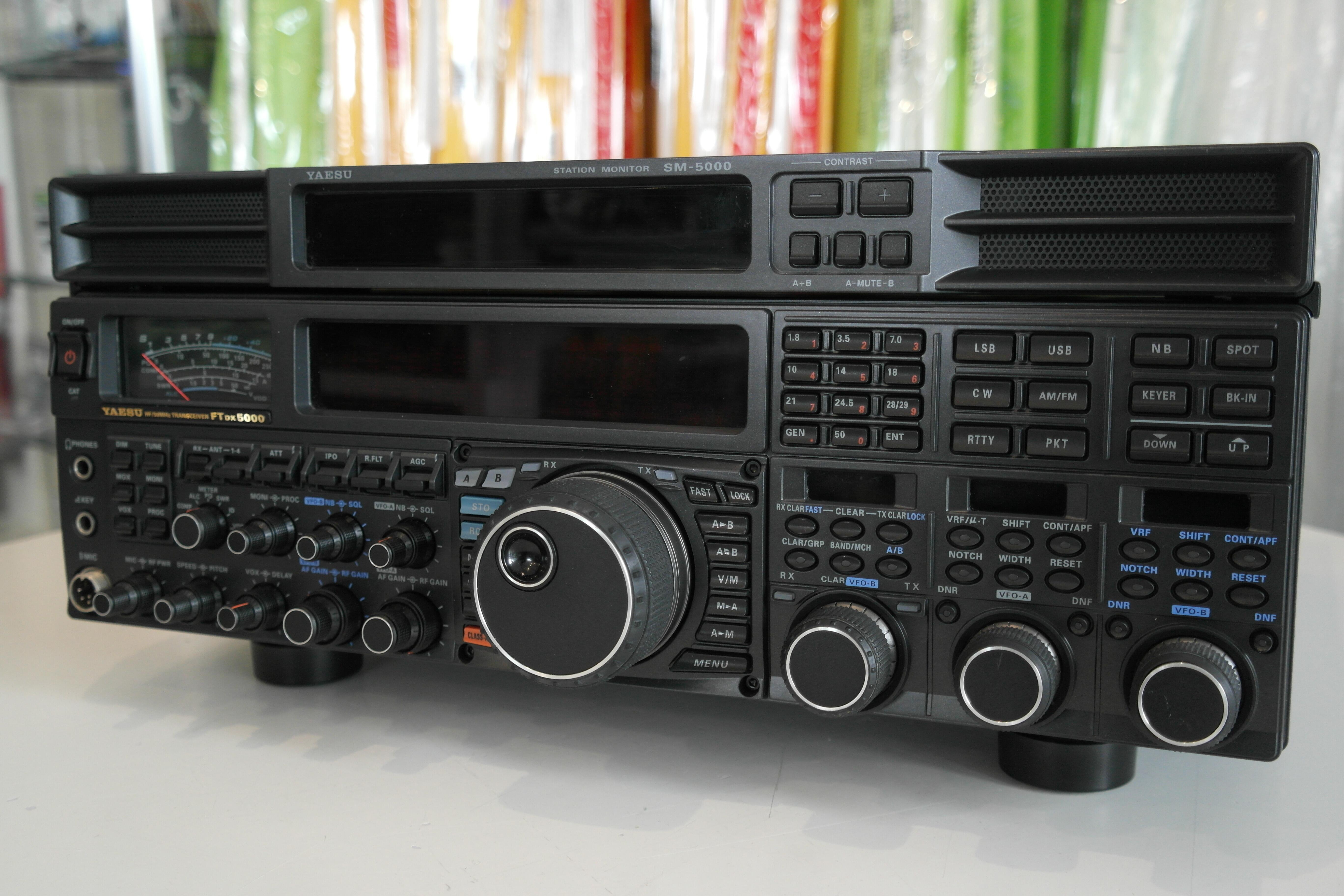Second Hand Yaesu FTDX5000 HF Transceiver with Band Scope 4
