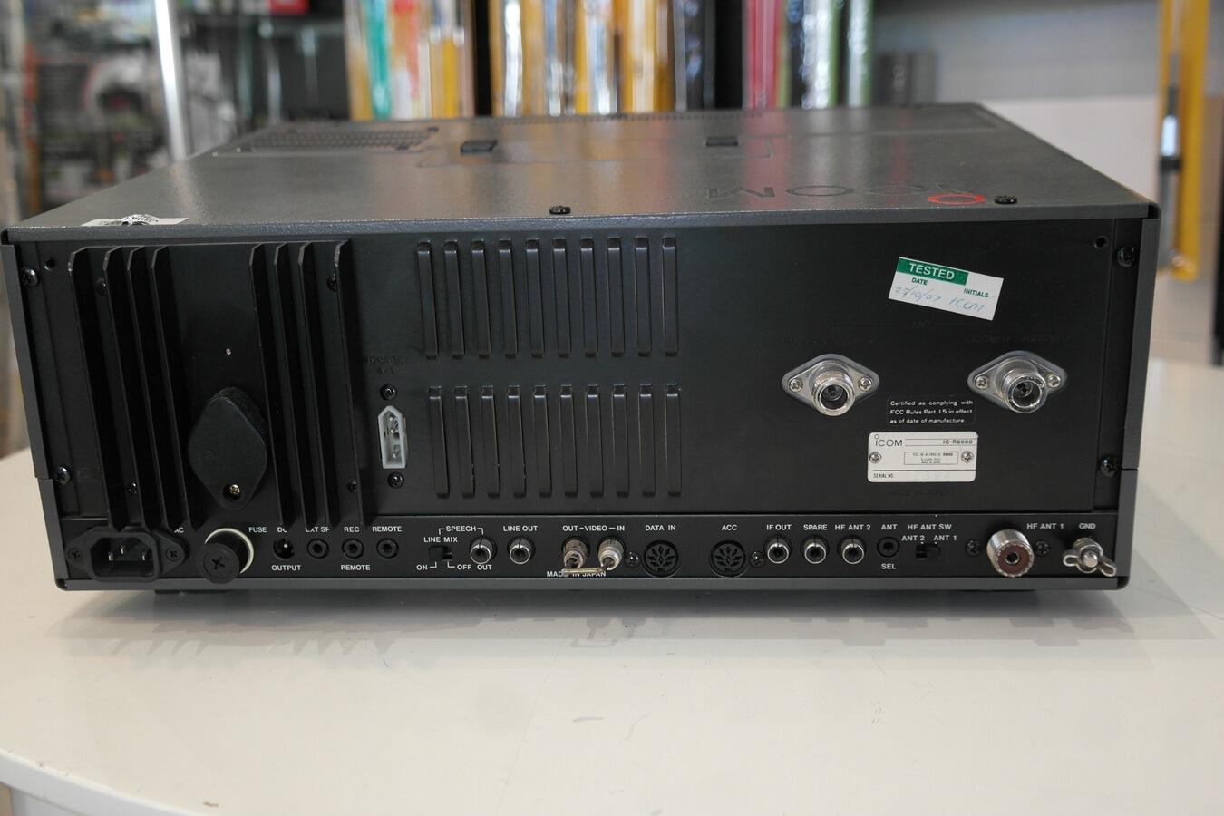 Récepteur Icom R9000 – CRT Haute Définition, état Superbe