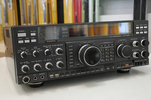 Yaesu FT-1000 vintage 200 watt HF transceiver front panel view