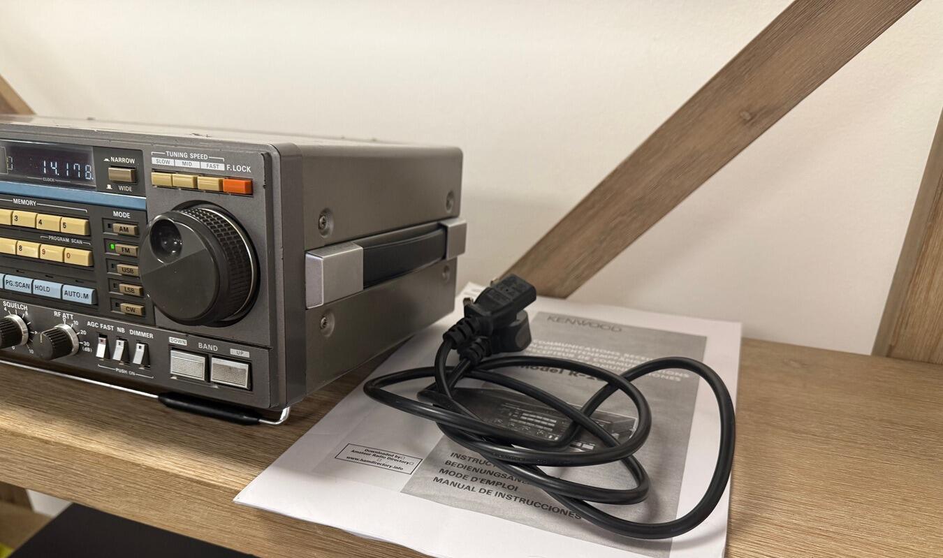 Second Hand Trio R-2000 HF Receiver – Classic Shortwave Receiver