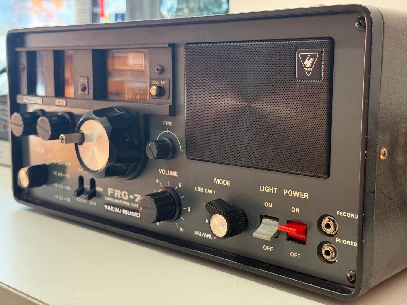Rescue Rig Yaesu FRG‑7 HF Communications Receiver – Working, Needs TLC