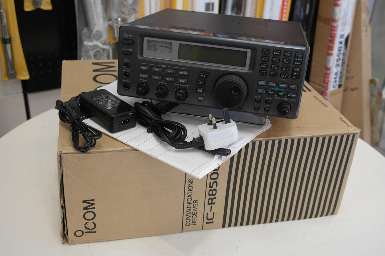 Icom IC-R8500 professional communications monitoring receiver