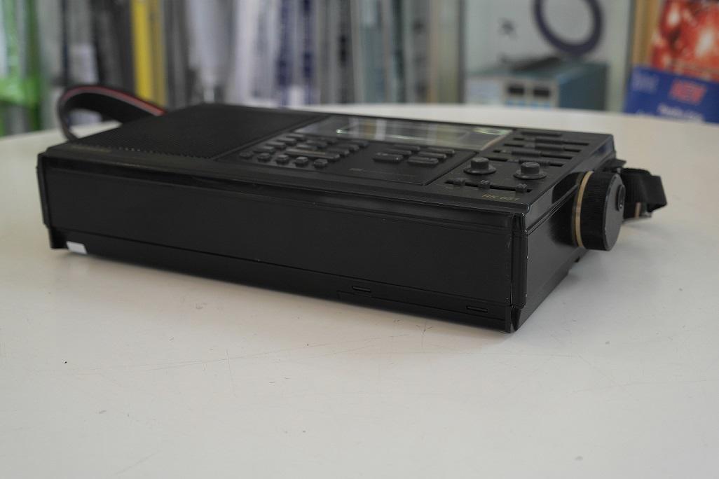 Récepteur radio portable SIEMENS RK 747 FM/MW/SW1-7 WORLD TIME