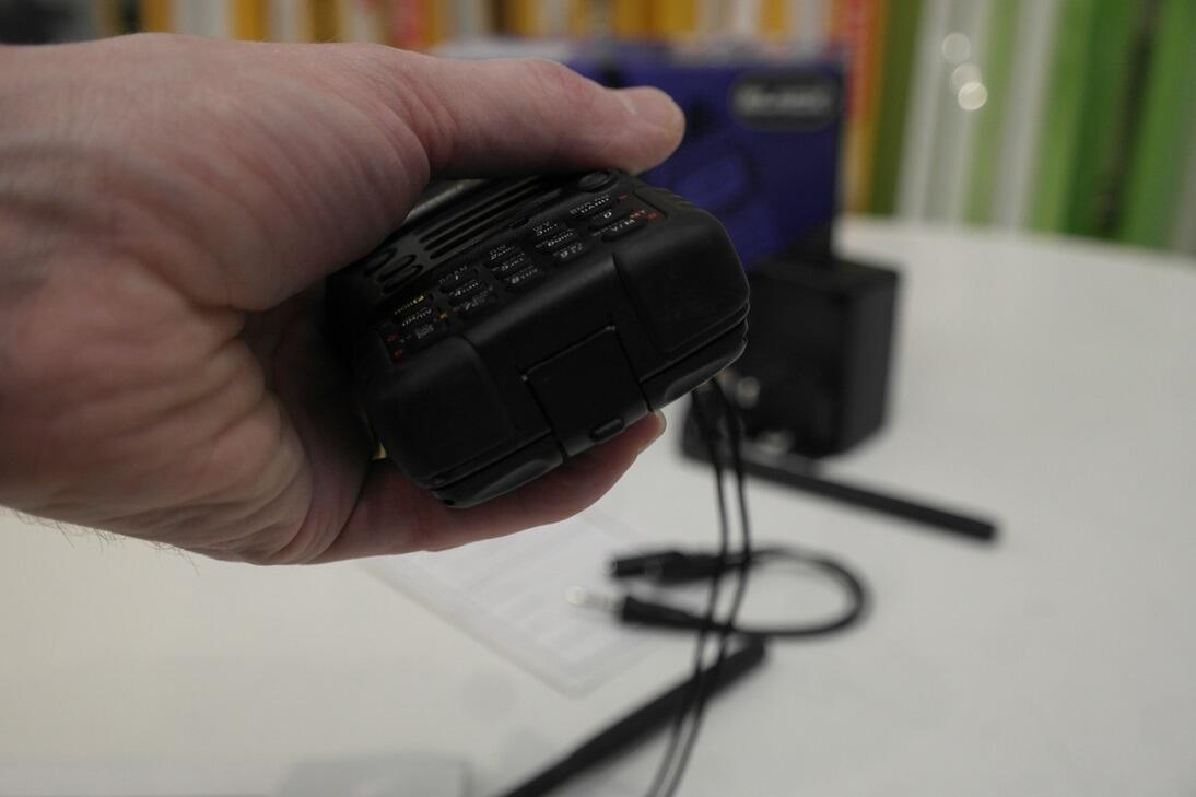 Second Hand Yaesu VX-7R Black Tri-Band Handy - RW UK