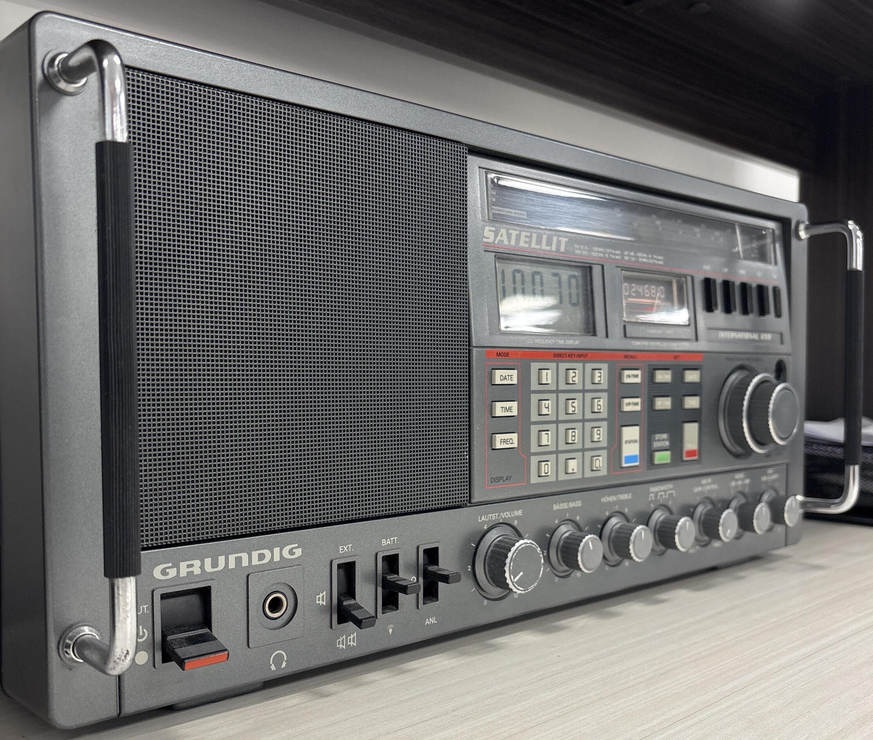 好きに Hand Second Grundig Radio LW-MW-SW-FM 650 Satellit その他