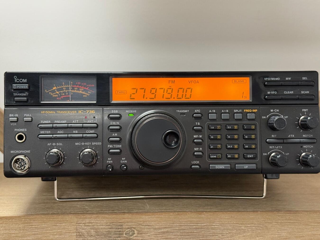 Icom IC-736 HF/50MHzトランシーバー Icom IC-736 HF Ham Radio Transceiver (Japanese Version @ 100