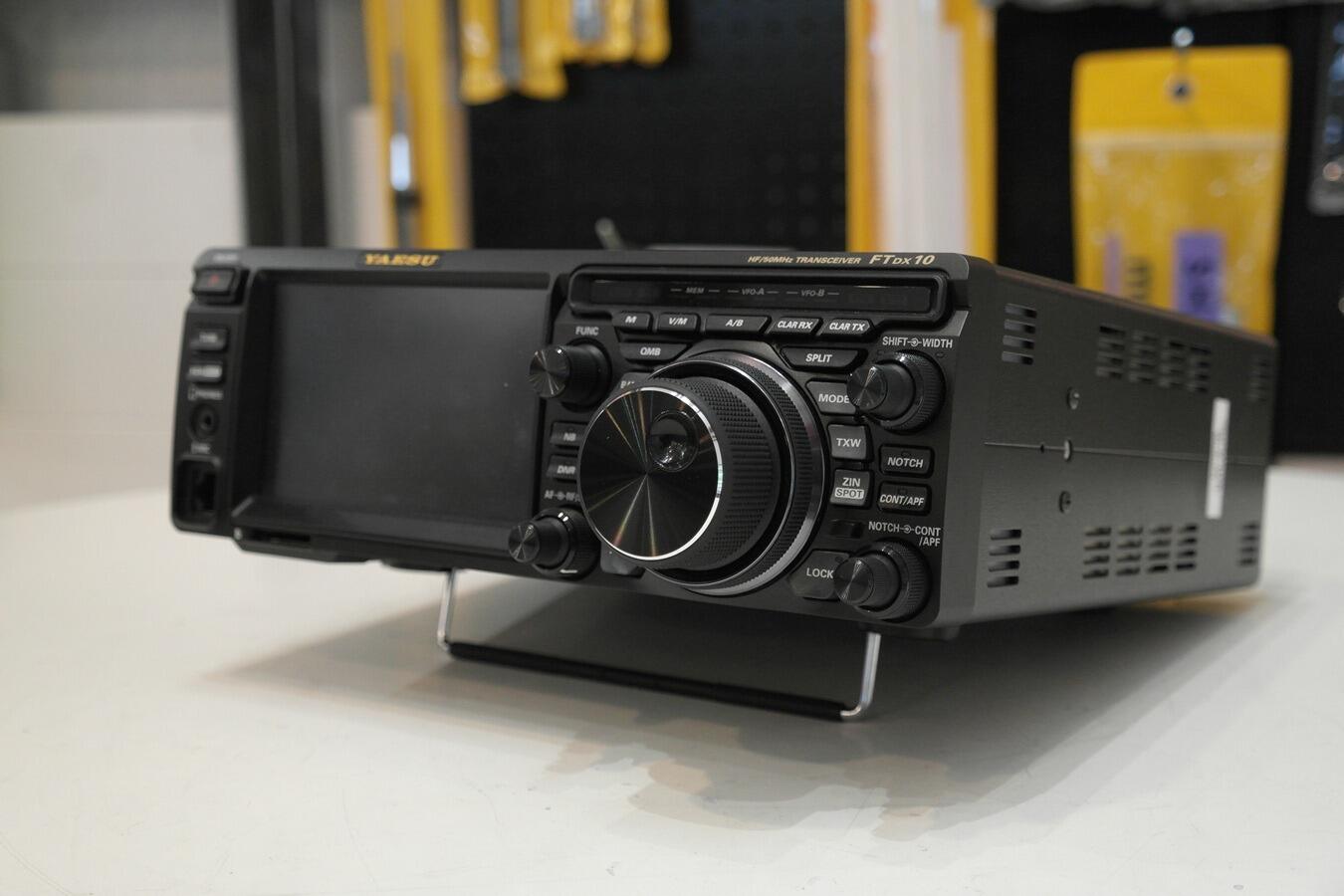 Yaesu FTDX10 waterfall display and band activity detail