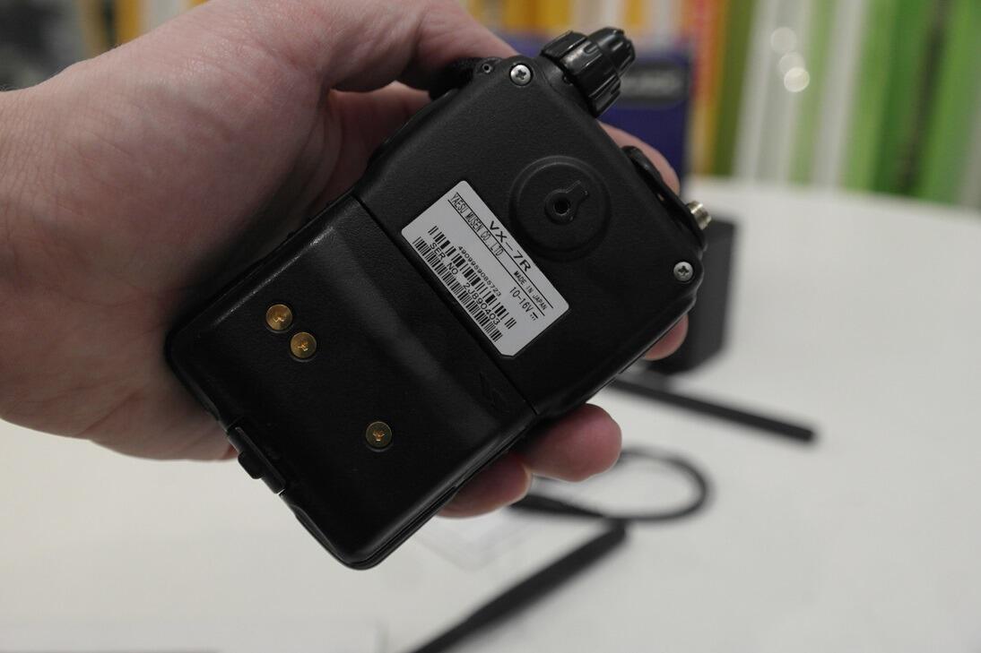 Second Hand Yaesu VX-7R Black Tri-Band Handy - RW UK