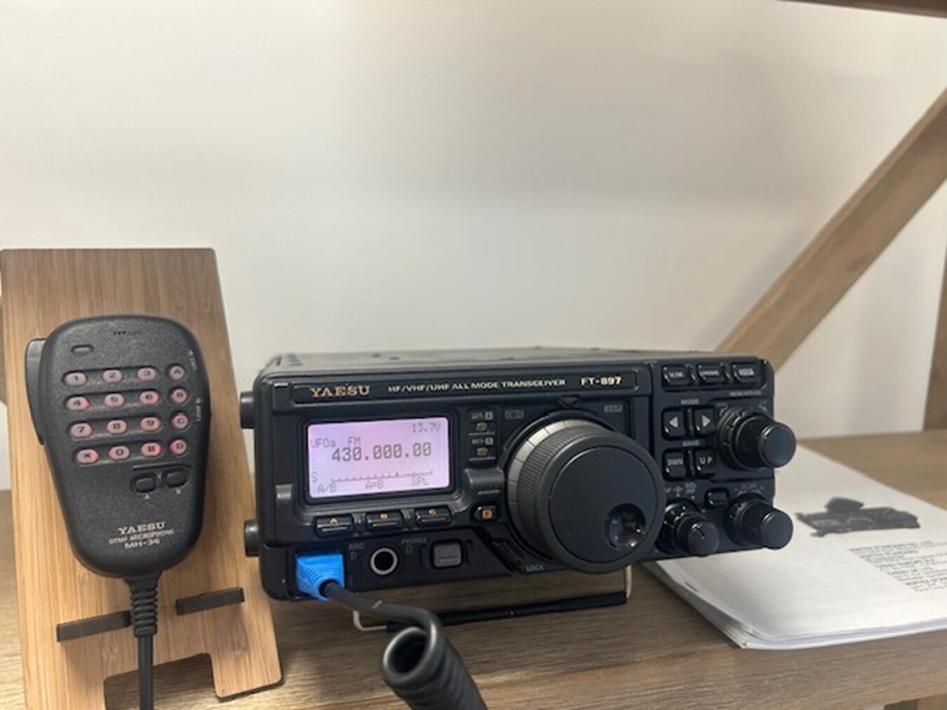 Second Hand Yaesu FT-897D HF/VHF/UHF Transceiver – Radioworld UK