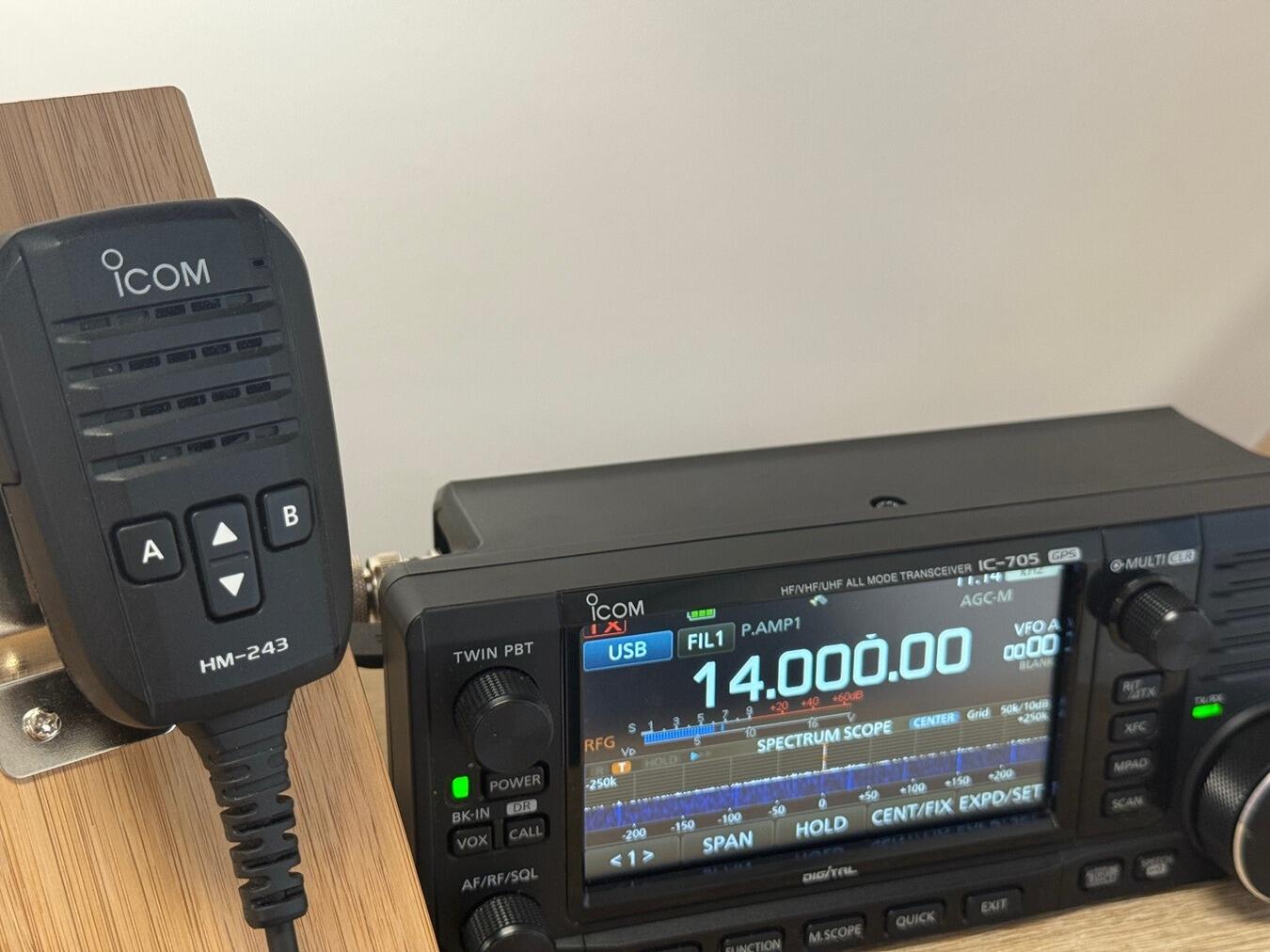 ICOM IC-705 HF/VHF/UHF トランシーバー ICOM IC-705(IC705) アイコム HF+50MHz+144MHz+430MHz＜SSB/CW/RTTY/AM