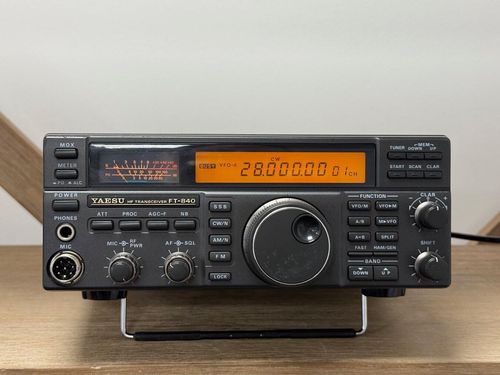 YAESU FTDX-10（used）　50W Taking a Close Look at the Yaesu FTDX10 Compact HF/50 MHz