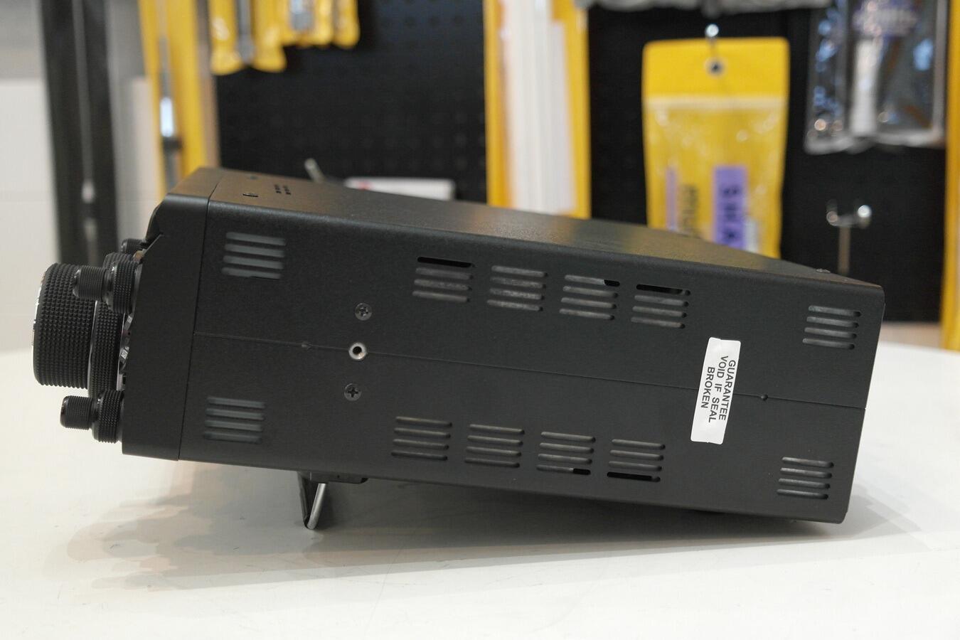 Yaesu FTDX10 front controls and tuning knob close up