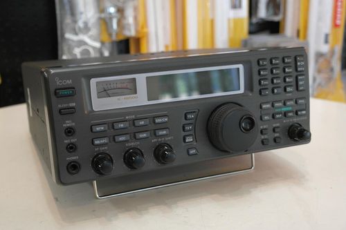 Icom IC-R8500 wideband communications receiver front panel view