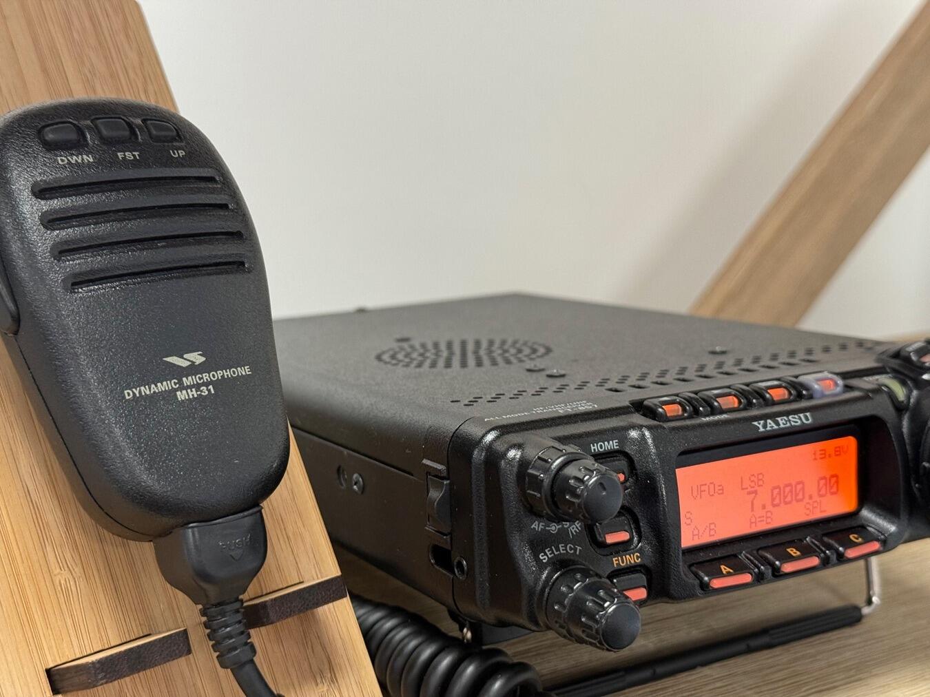 Second Hand Yaesu FT-857D HF/VHF/UHF Mobile Transceiver