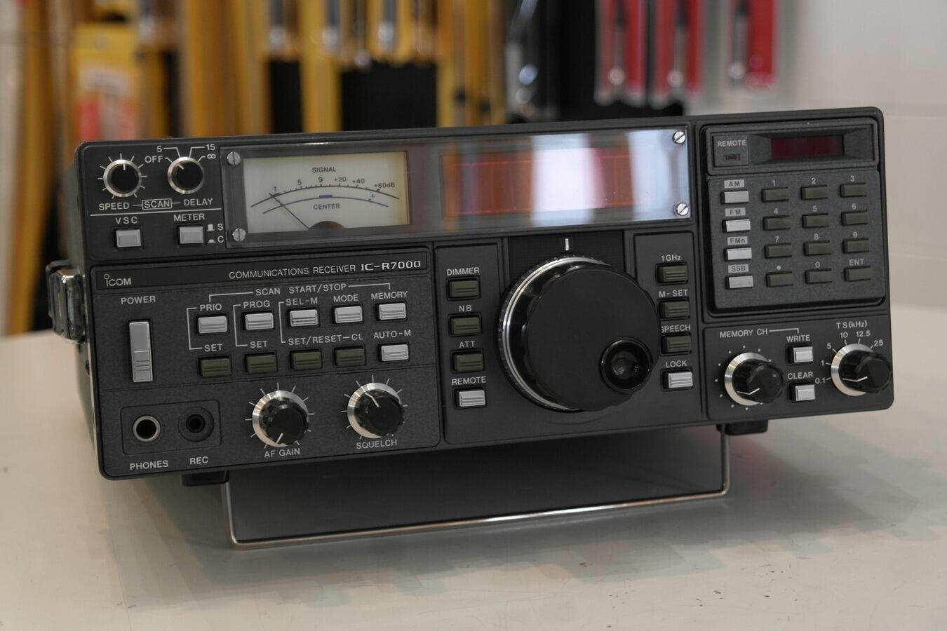 ICOM R-7000 広帯域受信機 ICOM IC-R7000 広帯域受信機 広帯域受信機IC-R7000