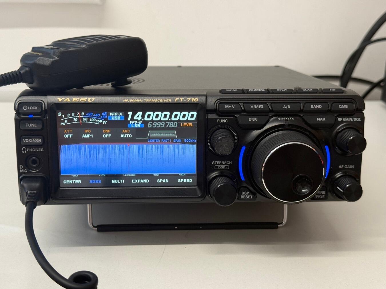 YAESU FT-710M HF/50MHzとカードリーダー Second Hand Yaesu FT-710 FIELD SDR Transceiver HF/50/70MHz