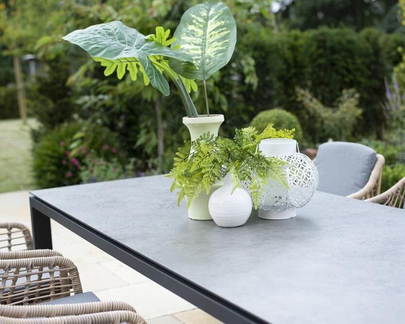 detail HPL and aluminium garden dining table