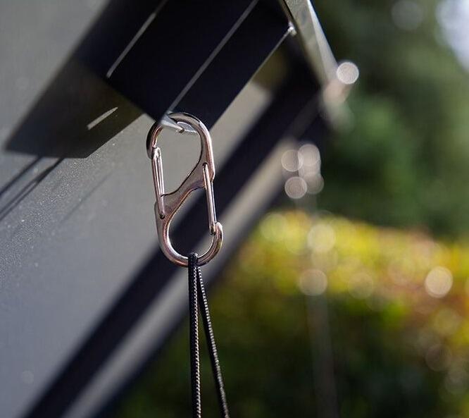 chain to secure lid of single wheelie bin cover to bin