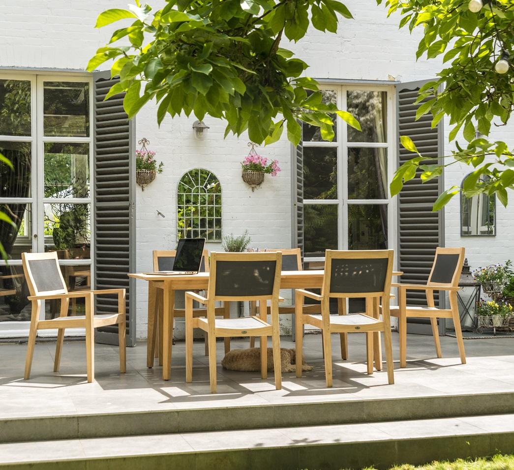 wood_garden_dining_table_textilene_armchairs_dining_roble_hardwood_modern