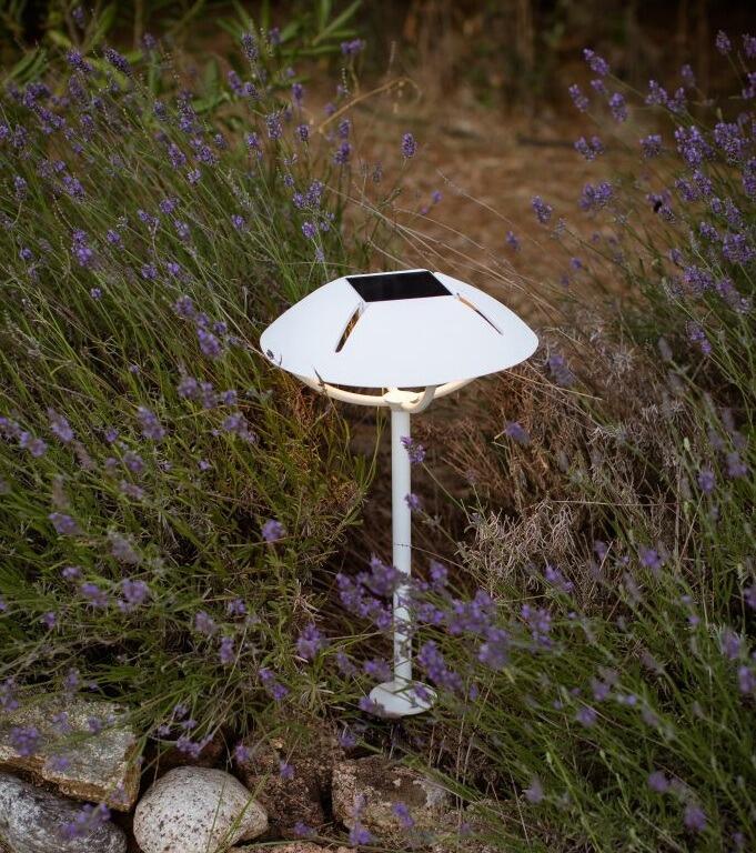 garden white solar light spike outdoor weatherproof modern la lampe parabol