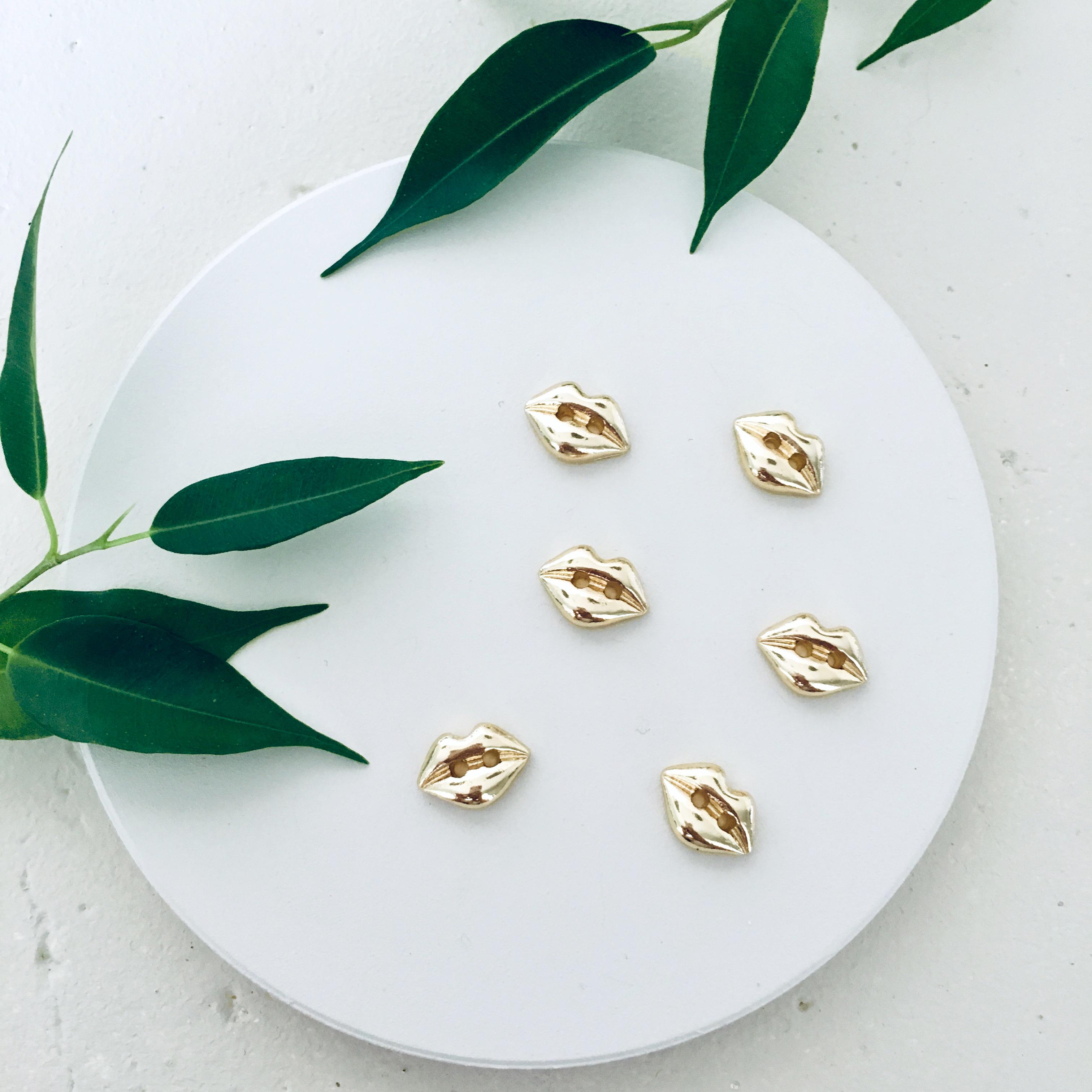 Menagerie - Gold Lip Buttons