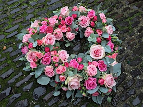 Mixed rose open heart tribute