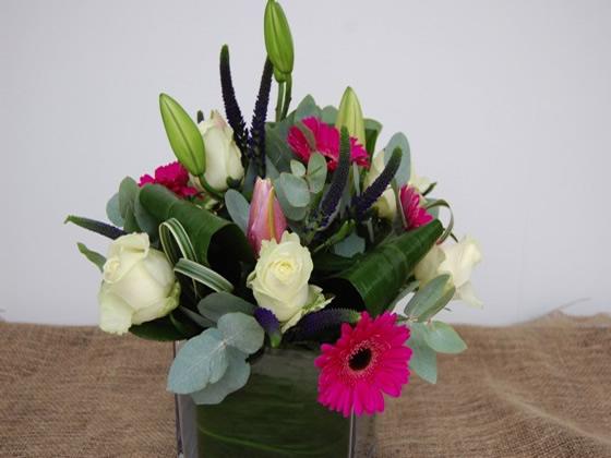 Vase flower arrangement