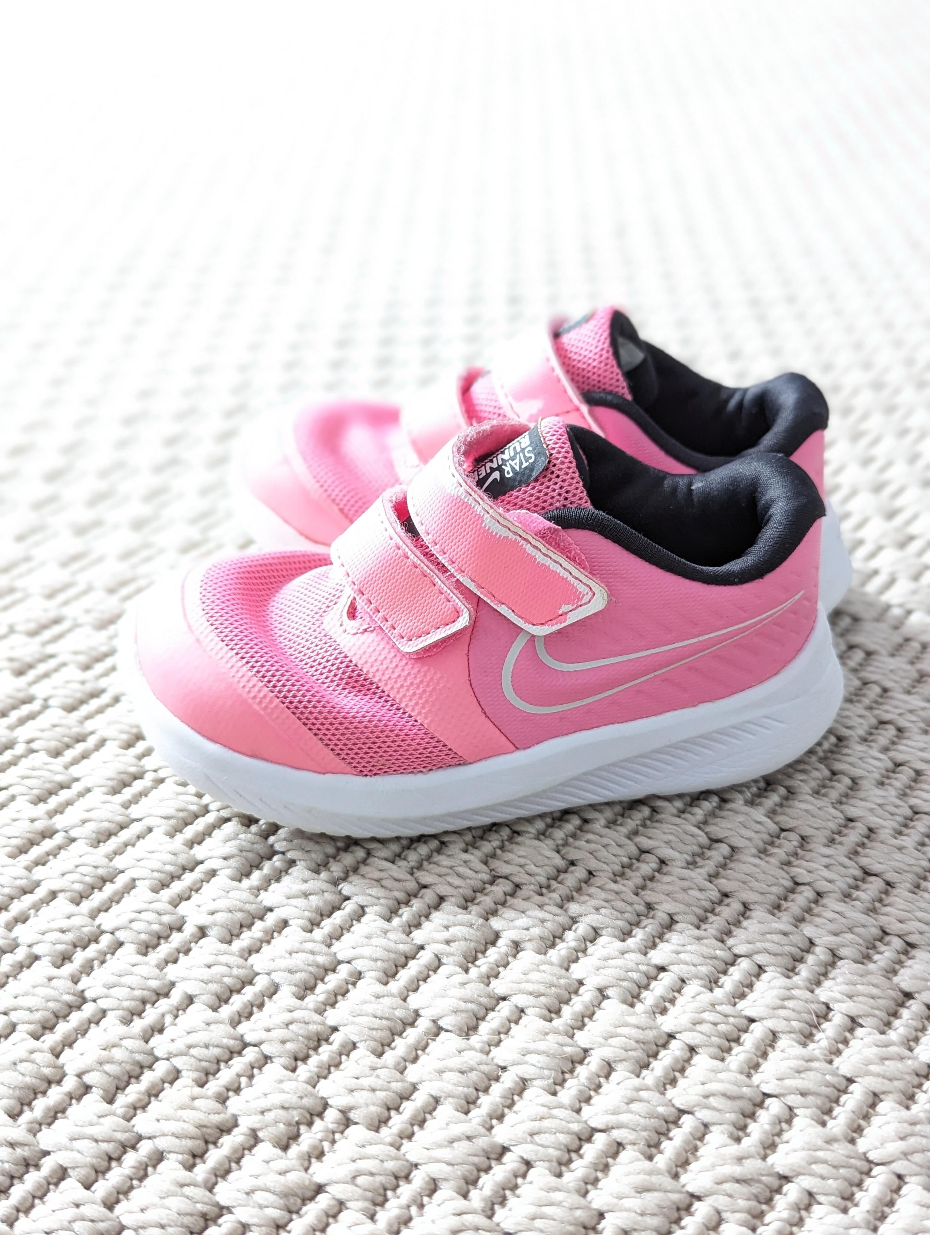 Pink nike infant trainers outlet