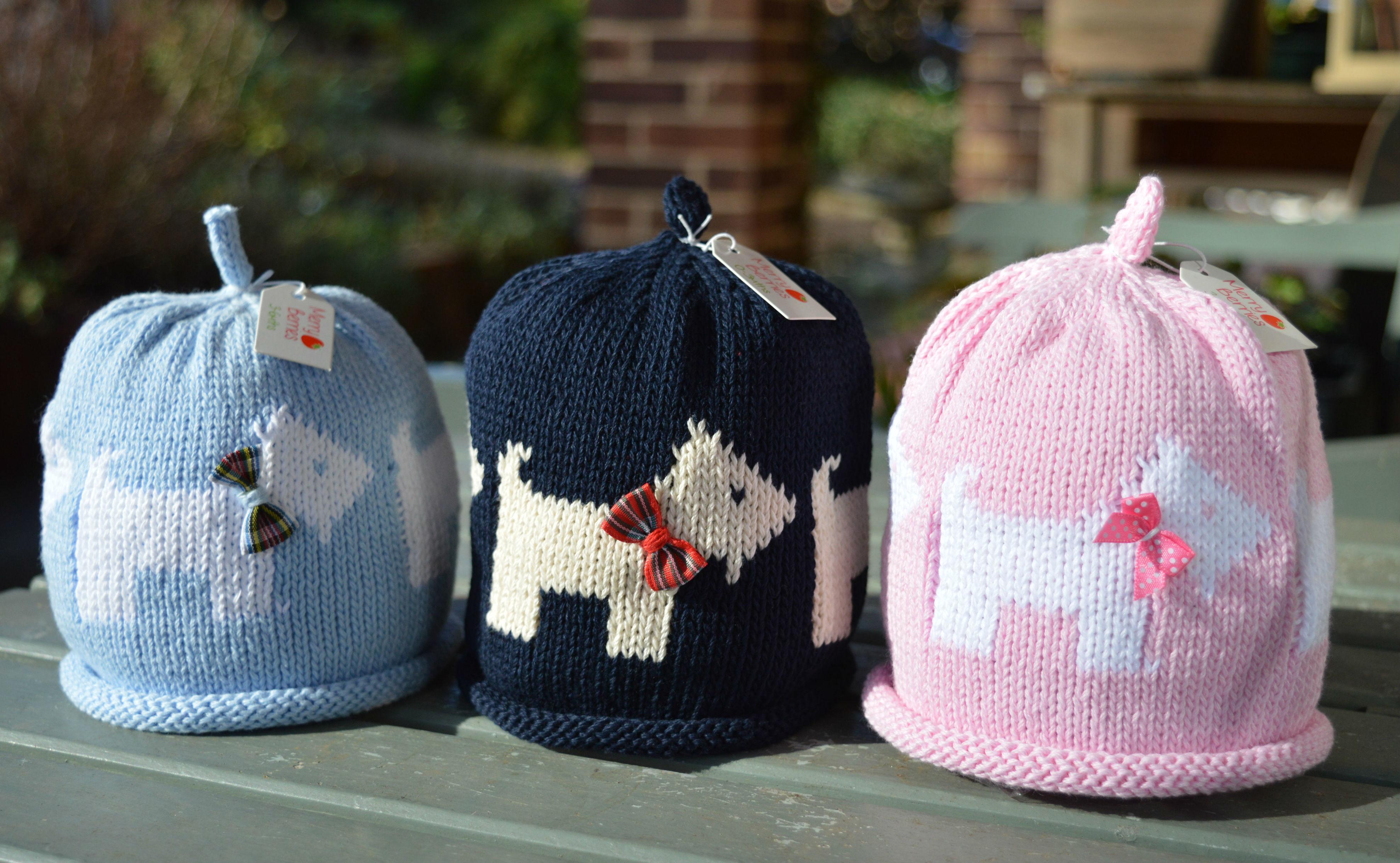 Navy cream =Scottie knitted baby hat. Available in 4 sizes- 0-3 months, 3-6 months, 6-12 months and 12-24 months. Knitted in the UK by Merry Berries in 100% cotton.-2